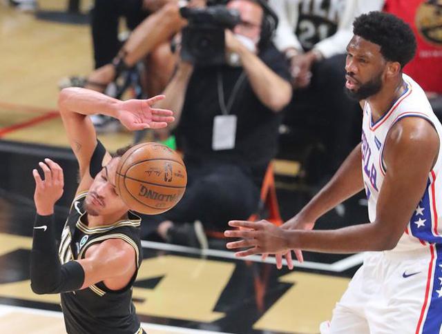 替补球员在 替补球员在